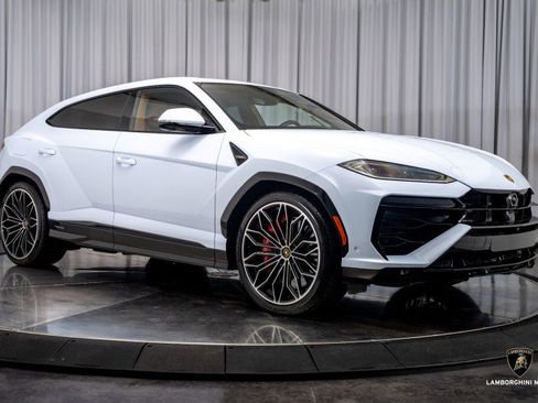Used 2025 Lamborghini Urus SE image 18