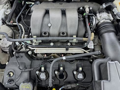 Used 2016 Ford Taurus SE image 37