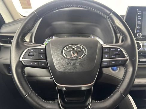 Used 2021 Toyota Highlander LE AWD/4WD image 20