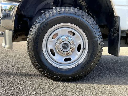 Used 2023 Ford F250 XL w/ 360-Degree Camera Package AWD/4WD image 8