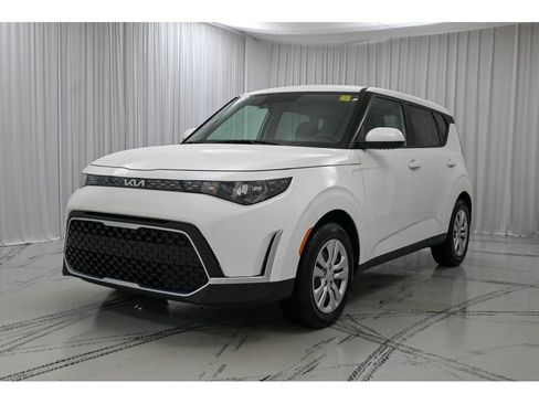 Used 2025 Kia Soul LX image 4