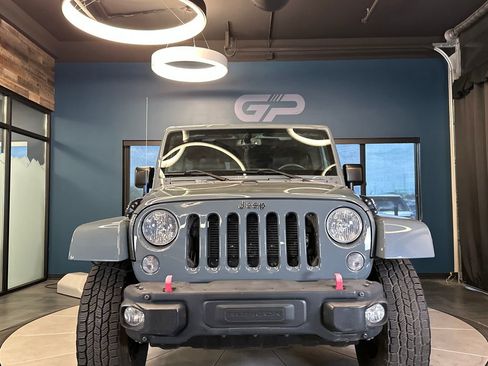 Used 2015 Jeep Wrangler Unlimited Rubicon AWD/4WD image 8