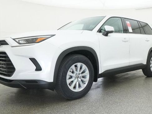 New 2026 Toyota Grand Highlander FWD image 17