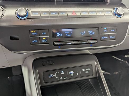 Certified 2025 Hyundai Kona SEL FWD image 22