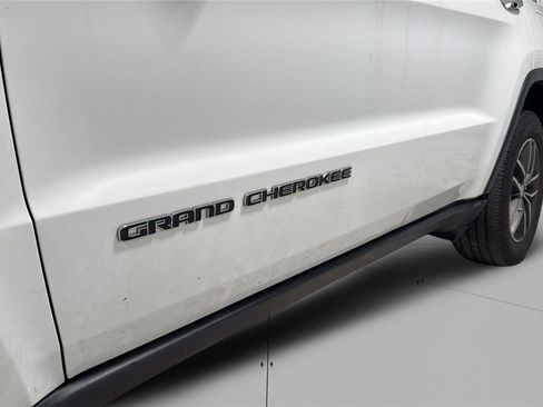 Used 2018 Jeep Grand Cherokee Limited image 21