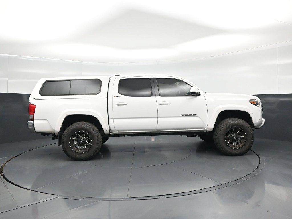 Used 2017 Toyota Tacoma SR5 w/ Tow Package AWD/4WD image 22
