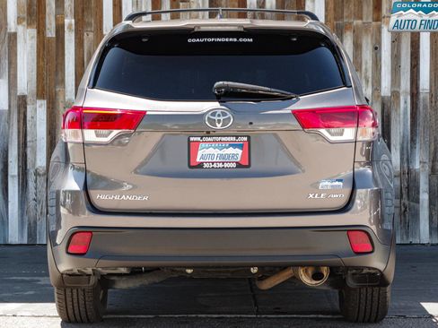 Used 2019 Toyota Highlander XLE AWD/4WD image 5