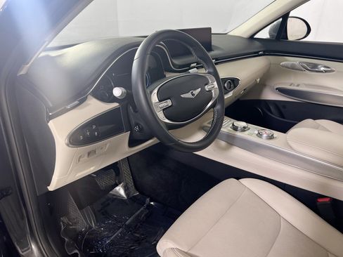 Used 2023 Genesis GV70 2.5T w/ Select Package image 9