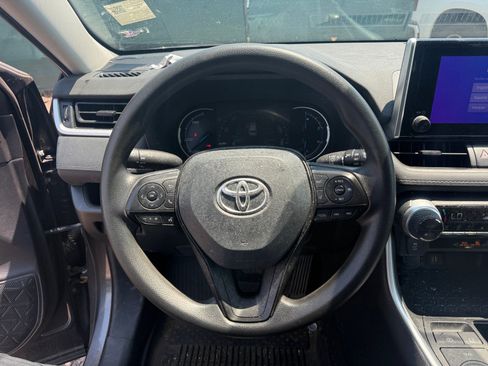 Used 2023 Toyota RAV4 XLE AWD/4WD image 9