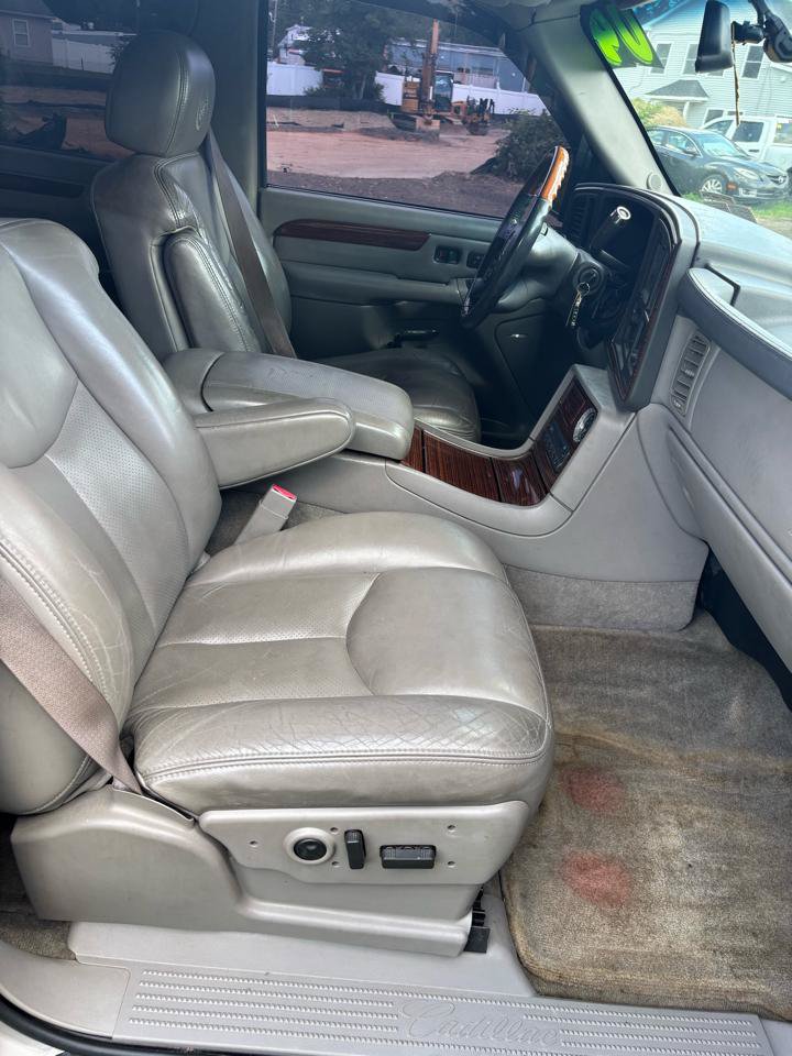 Used 2004 Cadillac Escalade ESV AWD image 26
