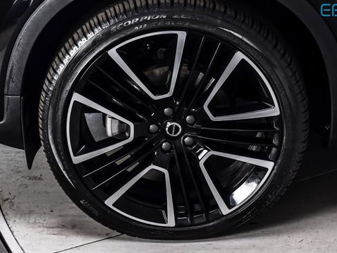 Used 2024 Volvo XC40 B5 Ultimate w/ Protection Package Premier image 10