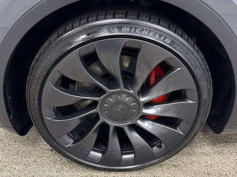 Used 2023 Tesla Model Y Long Range image 2