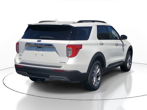 Used 2021 Ford Explorer XLT w/ Equipment Group 202A AWD/4WD image 6