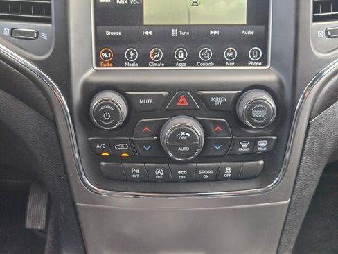 Used 2018 Jeep Grand Cherokee Altitude image 18