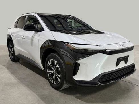 Used 2024 Toyota bZ4X XLE w/ Weather Package AWD/4WD image 5