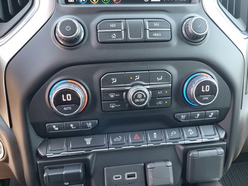 Used 2020 Chevrolet Silverado 2500 LTZ w/ LTZ Convenience Package AWD/4WD image 18