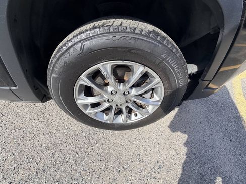 Used 2019 Jeep Cherokee Latitude Plus w/ Cold Weather Group AWD/4WD image 42