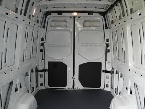Used 2025 Mercedes-Benz Sprinter 2500 image 14