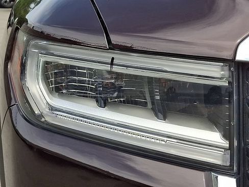 Used 2020 GMC Acadia SLT w/ Premium Package AWD/4WD image 9