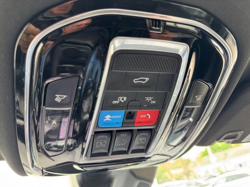 Used 2022 Jeep Grand Cherokee L Overland w/ Luxury Tech Group IV AWD/4WD image 24