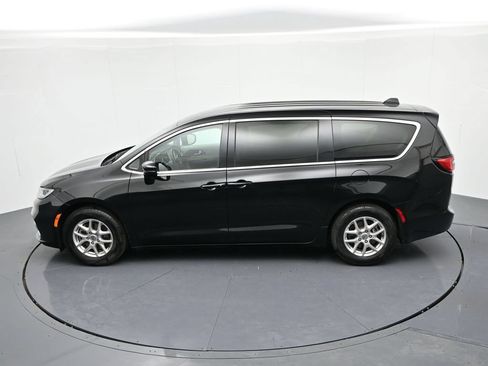 Used 2024 Chrysler Pacifica Touring-L FWD image 20