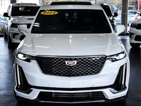 Used 2024 Cadillac XT6 Premium Luxury w/ Technology Package image 3