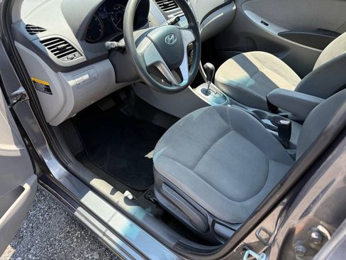 Used 2012 Hyundai Accent GLS FWD image 11