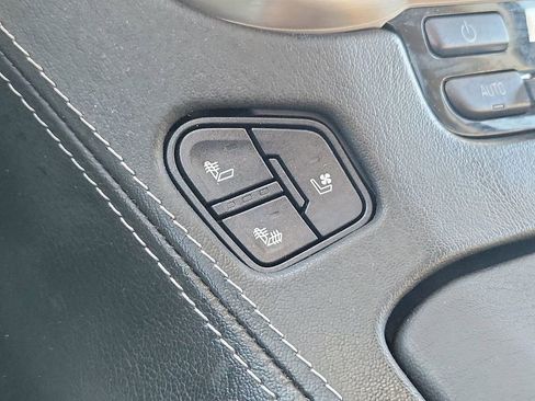 Used 2020 GMC Yukon Denali w/ Denali Premium Package image 31