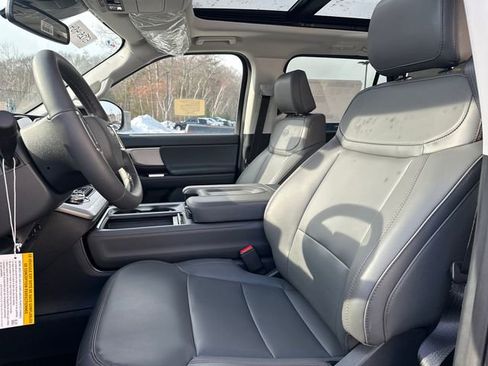 New 2025 Ford Expedition Active image 34