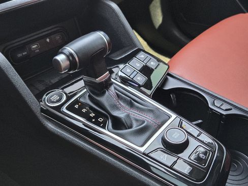 Used 2024 Kia Sportage SX image 9