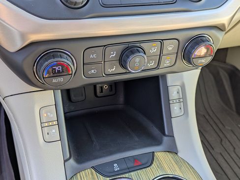 Used 2019 GMC Acadia Denali w/ LPO, Floor Liner Package image 24