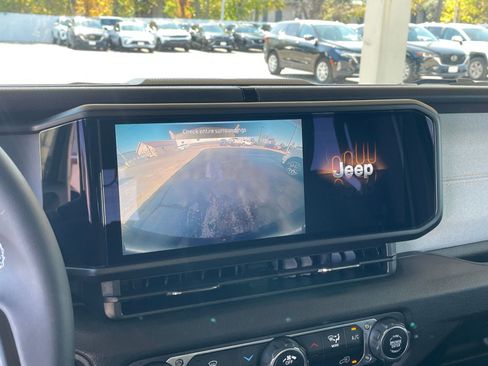 Used 2025 Jeep Wrangler Sport S image 17