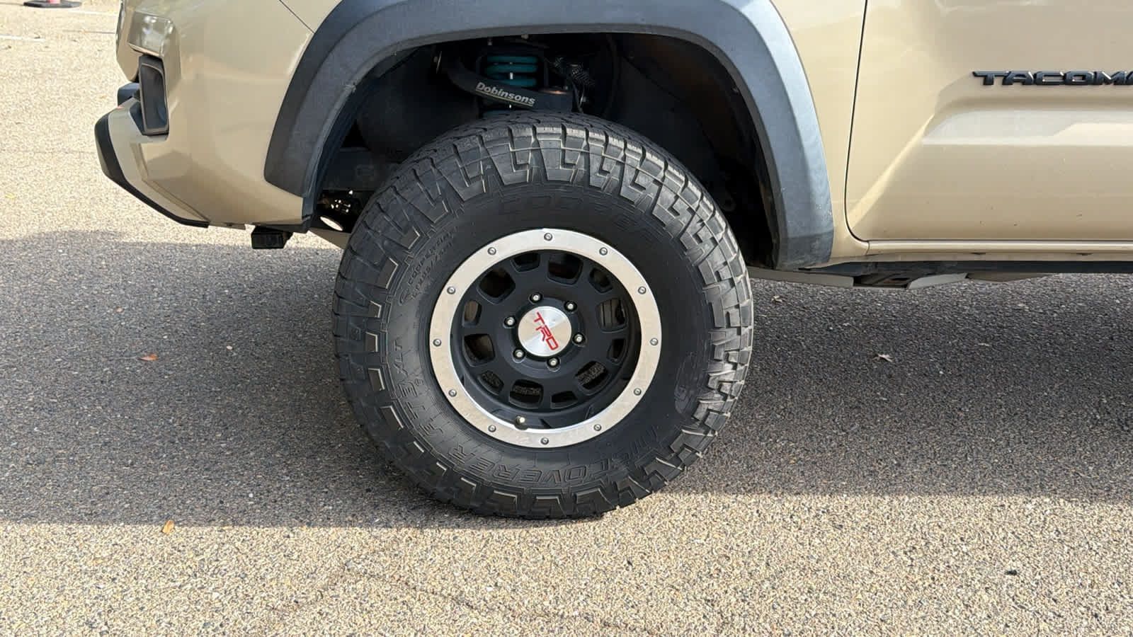 Used 2018 Toyota Tacoma TRD Off-Road AWD/4WD image 9