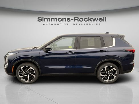 Used 2024 Mitsubishi Outlander SE AWD/4WD image 2