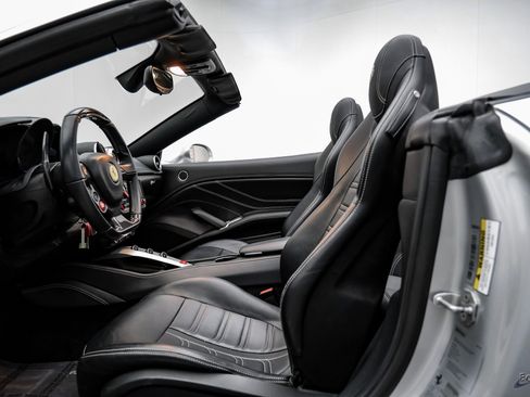 Used 2016 Ferrari California T image 42