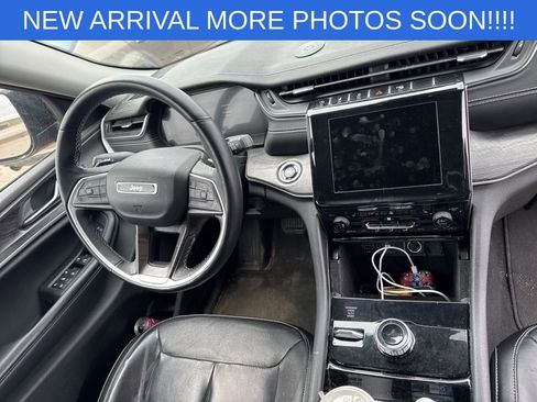 Used 2022 Jeep Grand Cherokee L Limited w/ Black Appearance Package image 13