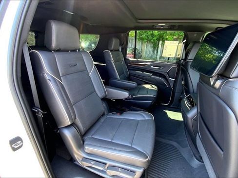 Used 2023 Cadillac Escalade ESV Premium Luxury AWD/4WD image 27