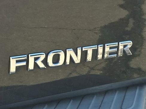 Used 2014 Nissan Frontier SV w/ SV Value Truck Package image 32