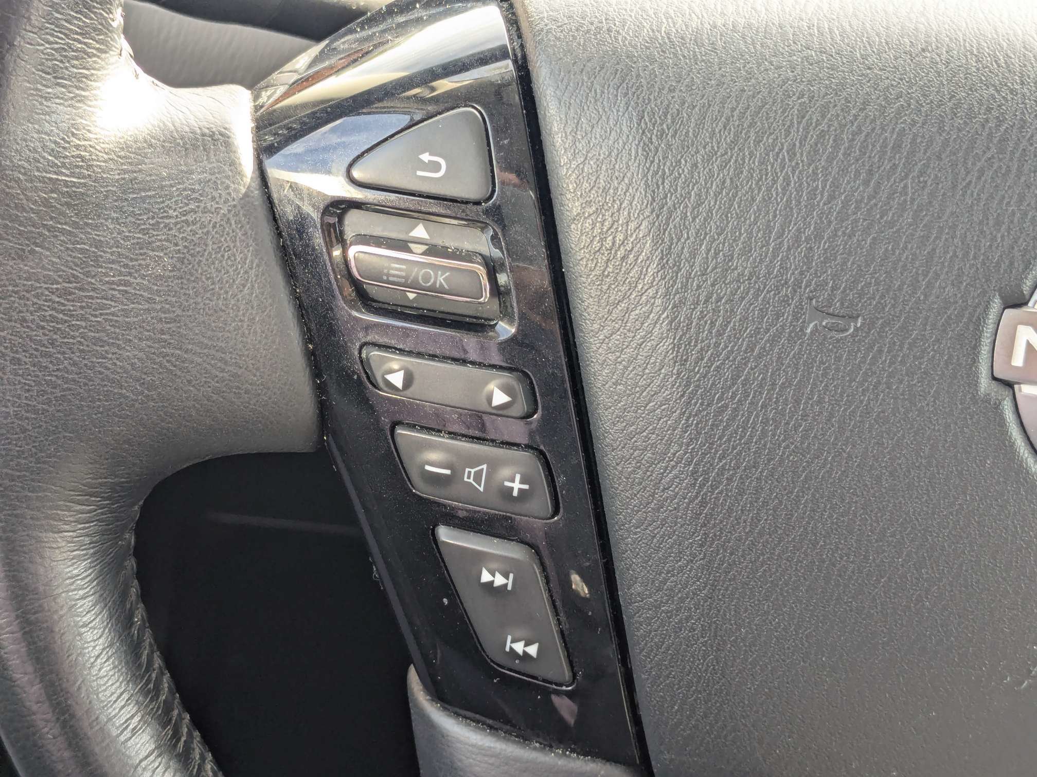 Used 2024 Nissan Armada SL w/ Captain's Chairs Package RWD image 28