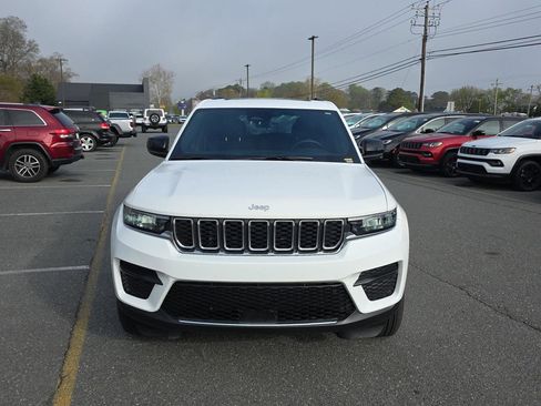 Used 2025 Jeep Grand Cherokee Laredo X image 2