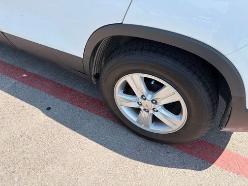 Used 2018 Chevrolet Trax LT w/ LT Convenience Package FWD image 23