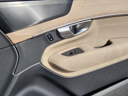 New 2026 Volvo XC90 B6 Plus w/ Protection Package Premier image 21