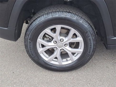 Used 2022 Jeep Grand Cherokee Limited image 5