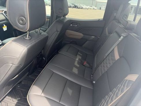 Used 2025 GMC Canyon Denali AWD/4WD image 11