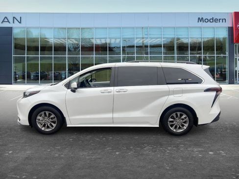 Used 2025 Toyota Sienna XLE w/ XLE Plus Package FWD image 7