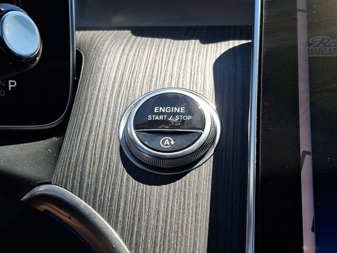 Used 2023 Mercedes-Benz GLC 300 4MATIC image 24