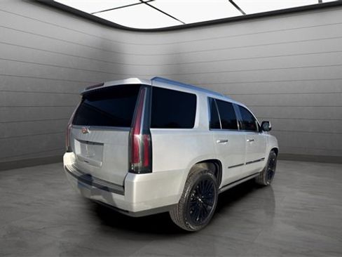 Used 2016 Cadillac Escalade Platinum image 3