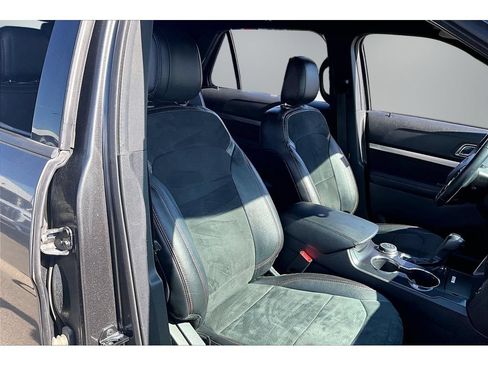 Used 2019 Ford Explorer XLT w/ Equipment Group 202A AWD/4WD image 30