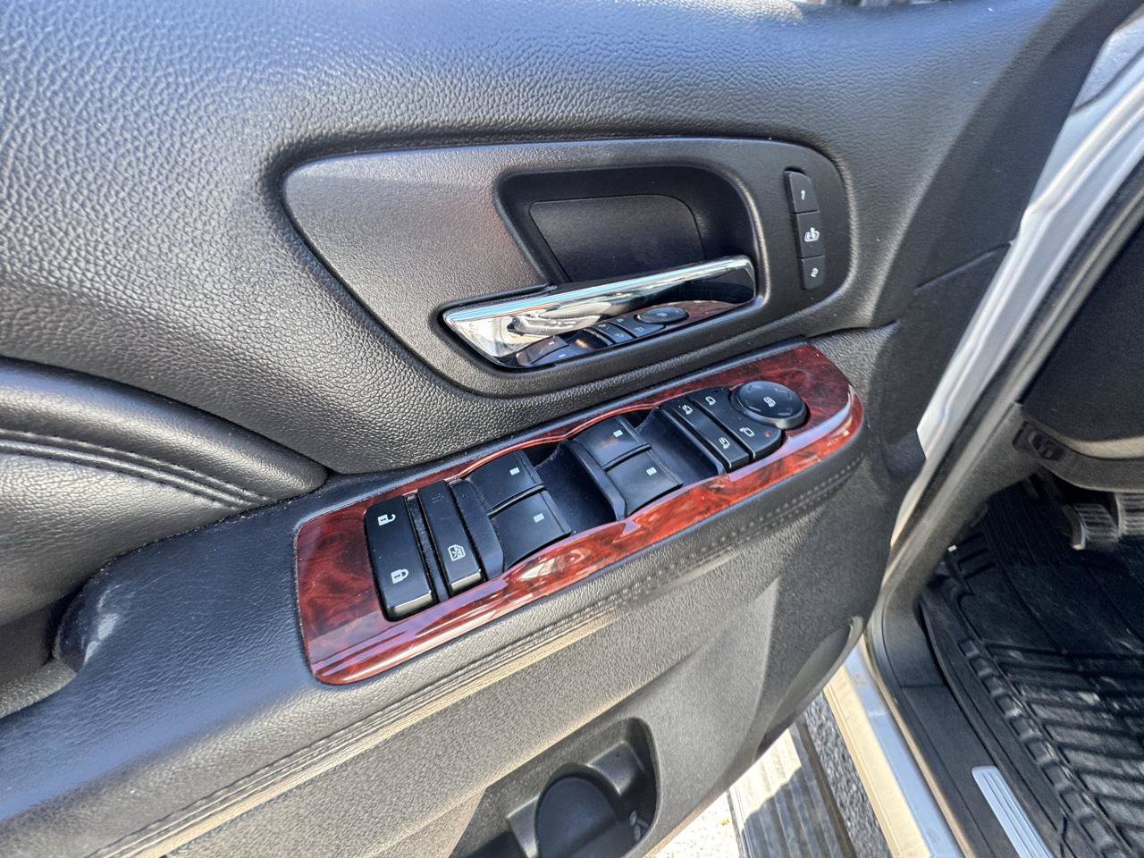 Used 2013 Cadillac Escalade ESV Premium AWD/4WD image 20