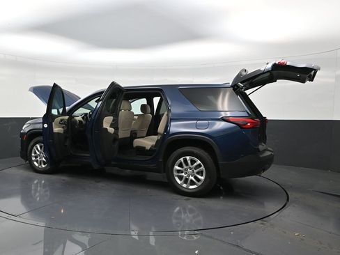 Used 2023 Chevrolet Traverse LS FWD image 31